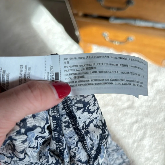 Abercrombie and Fitch sheer mesh layering top blue floral size extra large - Picture 7 of 7